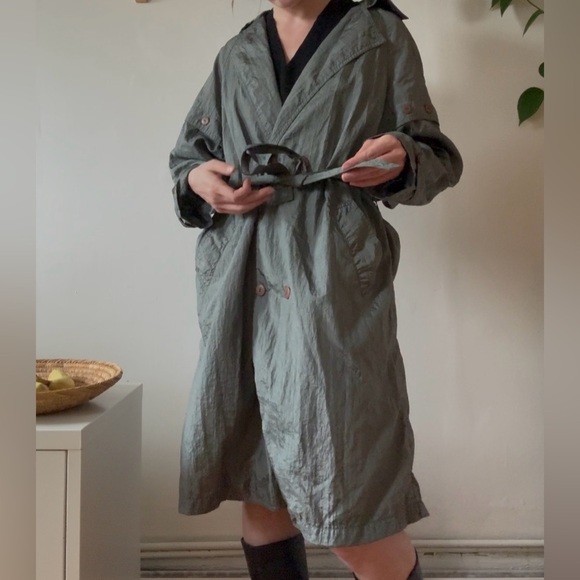 Vintage Decade Lightweight Trench Coat – Oversized Fit - Picture 3 of 6